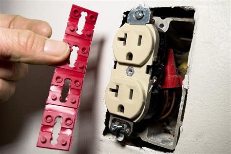 electrical box extender doesn t fit|How to Fix Loose Outlets .